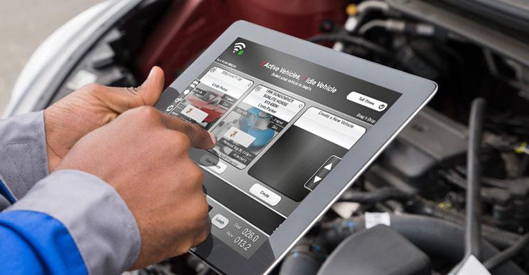 Person using Smartflow on Tablet | Portland Automotive